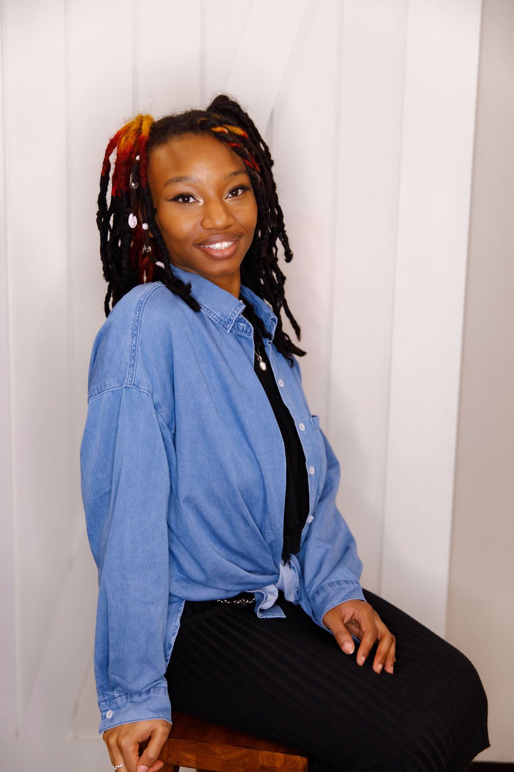 Shay Toy - Hair Stylist at T Loren Studio Shay Toy, textured hair specialist, professional hair stylist and color specialist at TLOREN Studio in Woodridge, IL